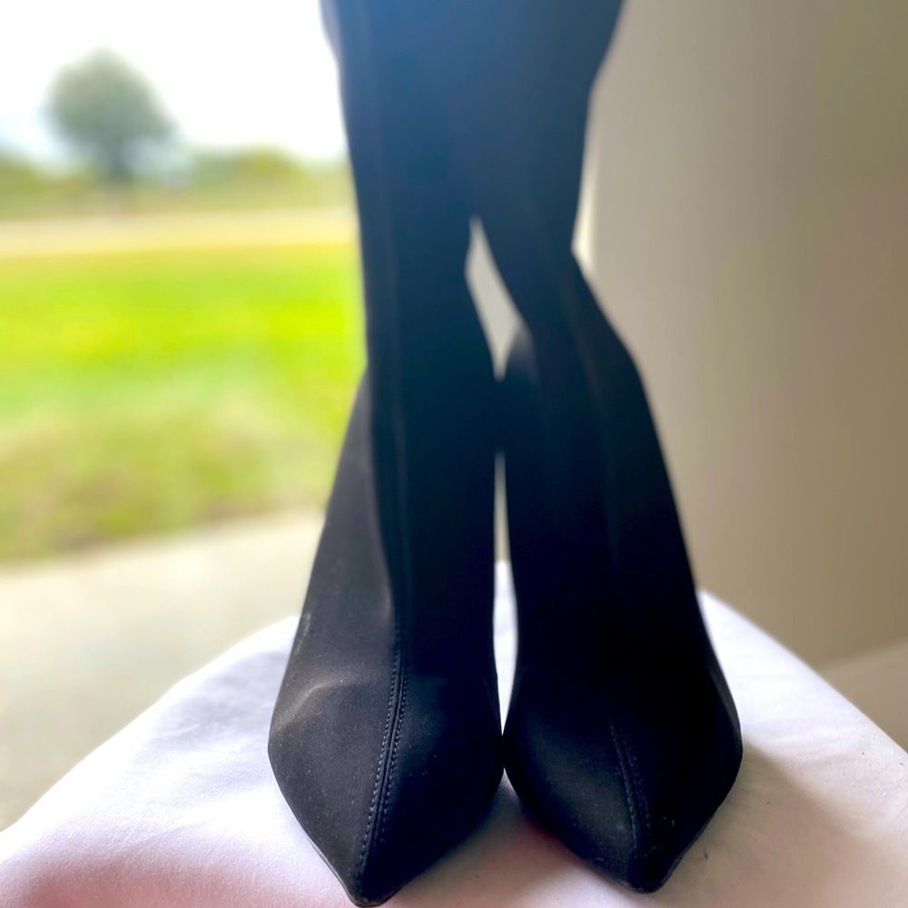 Women’s Minimalist Stiletto Stretch Boots in Black